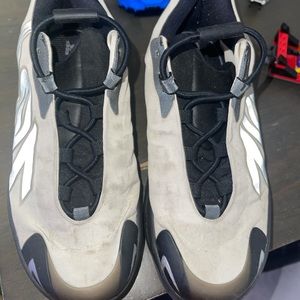 YEEZY BOOST 700 MNVN KIDS 'RESIN'